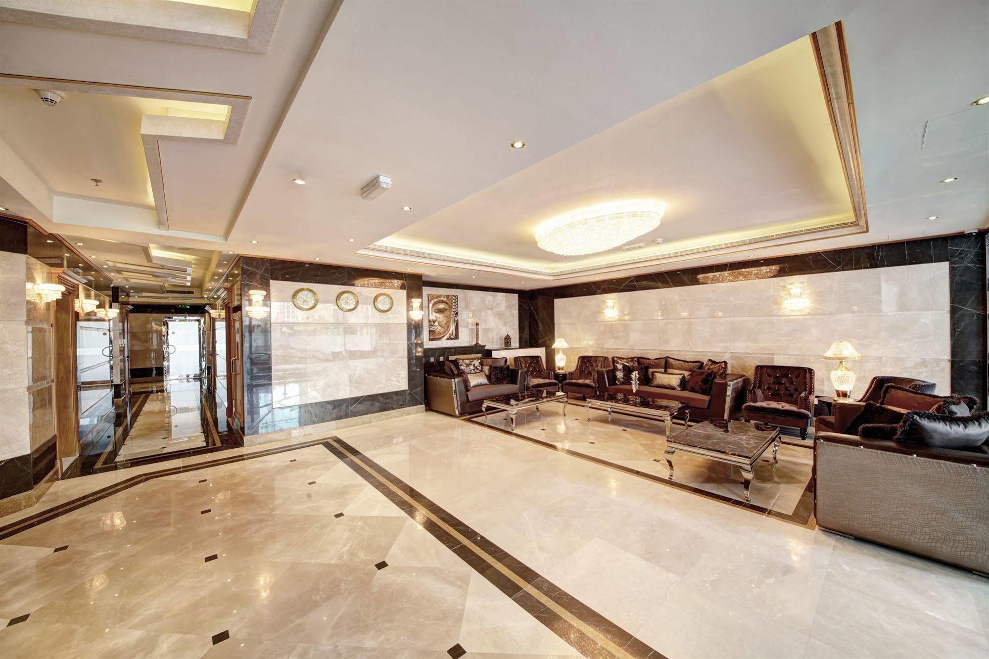 Adamo Aparthotel 4*